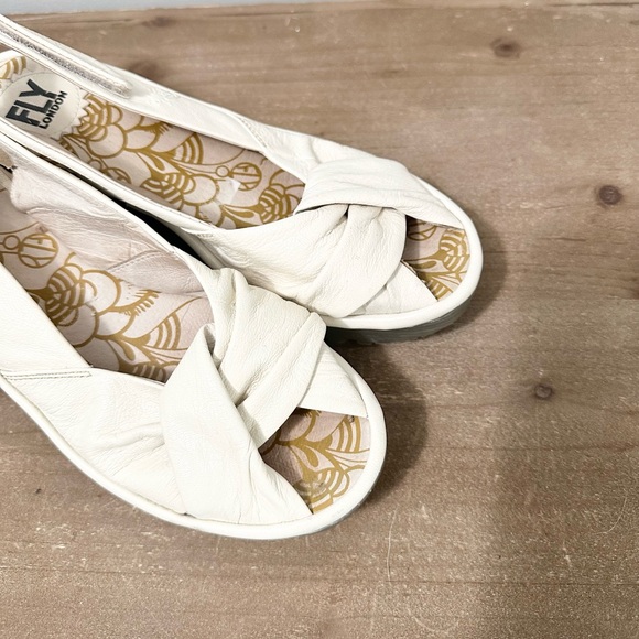 Fly London Yakin Peep Toe Leather Wedges White Size 37 (6.5-7) - Picture 4 of 8